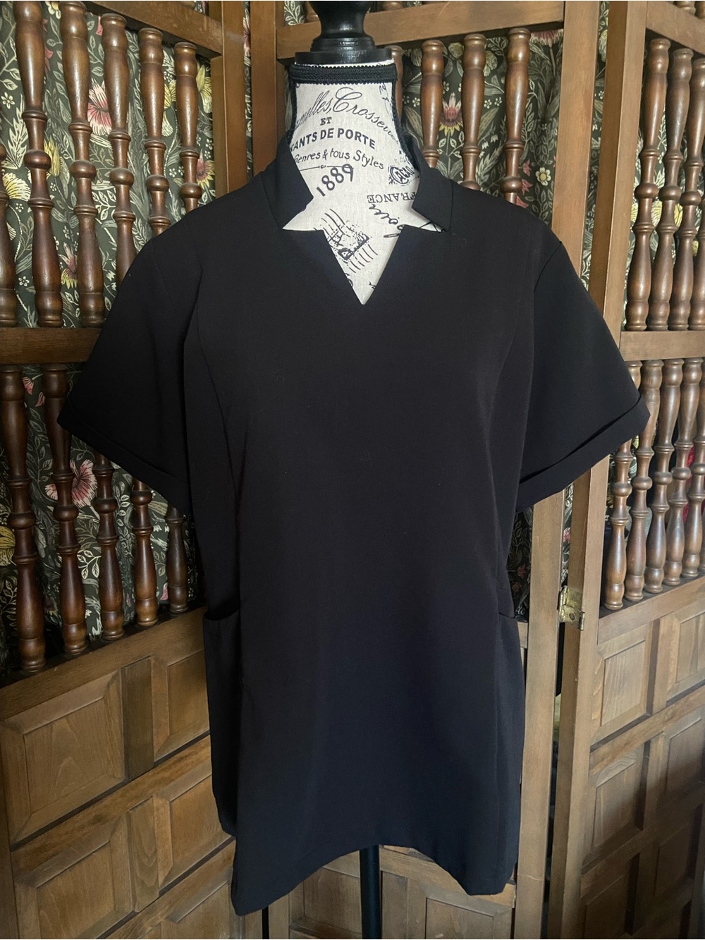 Figs Inla slim Black Short-Sleeve V-Notch Scrub Top